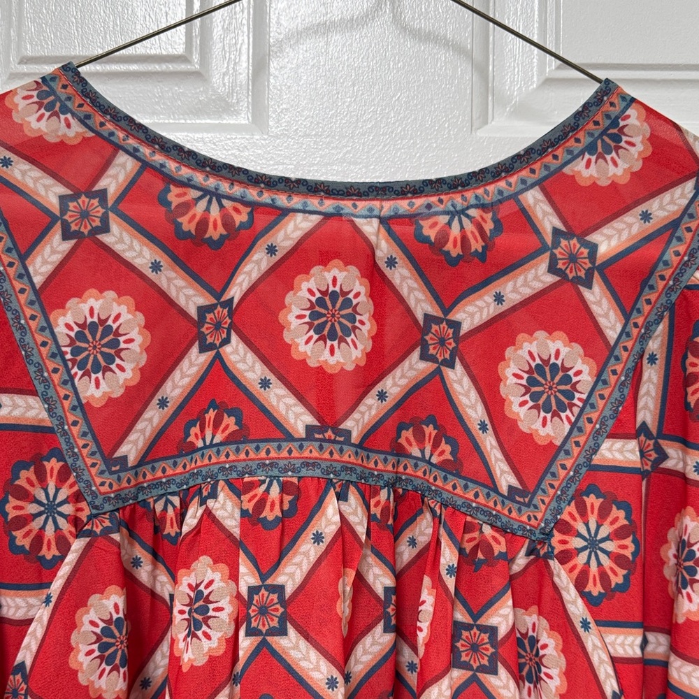 Elegant Red Geometric Women's Blouse - Picture 2 of 3
